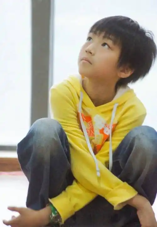 都仿佛在诉说着他和粉丝之间不变的约定——"从开始到未来只为王俊凯"