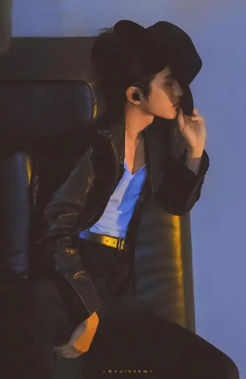 果然谁都会说一句留胡子好看#蔡徐坤