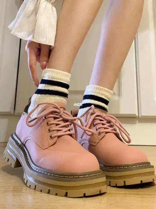 这款粉色小皮鞋直戳我的心巴