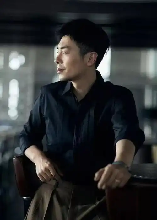 67沈佳妮个人资料简介(朱亚文与老婆沈佳妮结婚多年恩爱如初)