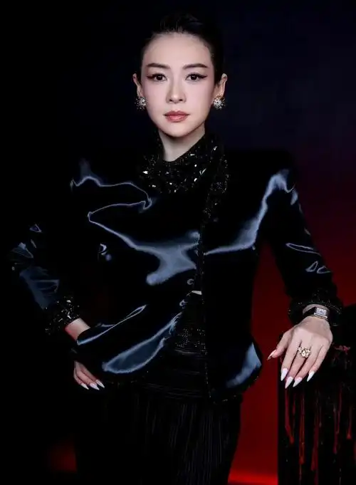 为酱园弄付出太多,章子怡又拍了九张短发杂志封面,影后变微商