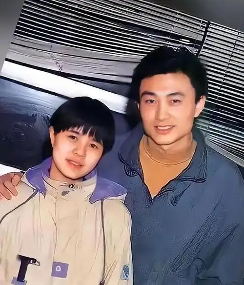 近日,一位名叫"金龟子"的刘纯燕与其家庭成员在一家超级市场意外相遇.