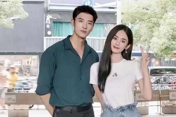 杨洋被曝恋情史:为追张天爱亲自站台!俩人穿相同衣服被扒出!