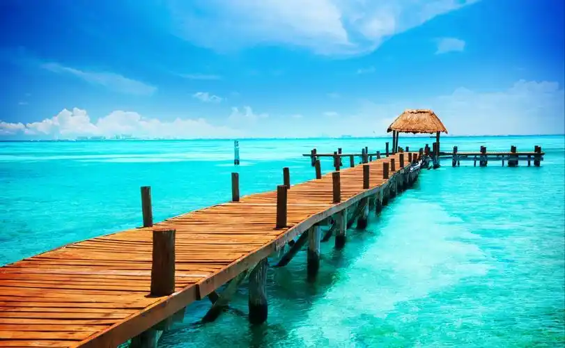 夏季蓝天大海码头风景高清4k桌面壁纸