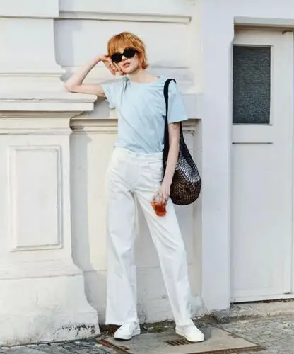 白色裤子配什么颜色鞋?