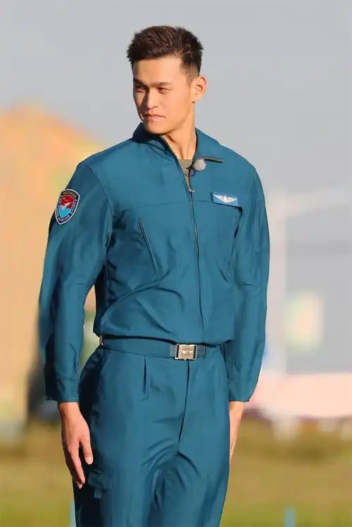 空军新兵孙杨他还是部队里搏击长空的雄鹰