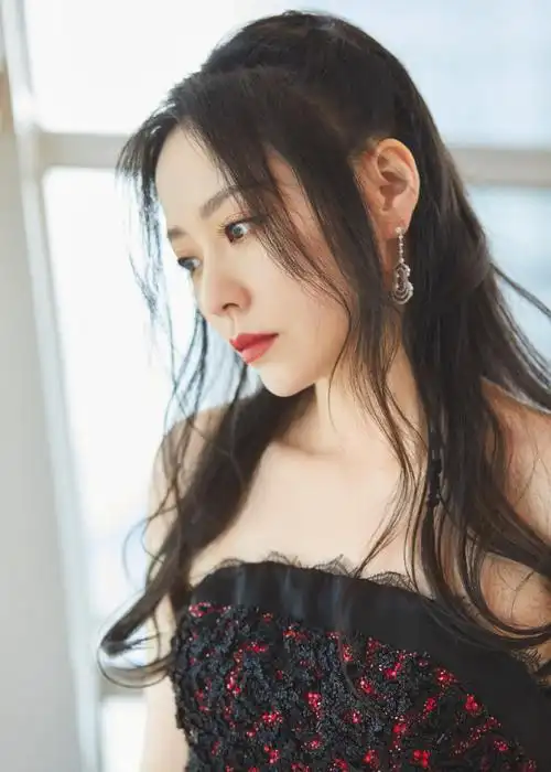 栩栩华生##时尚文化大赏##张靓颖再唱我用所有报答爱