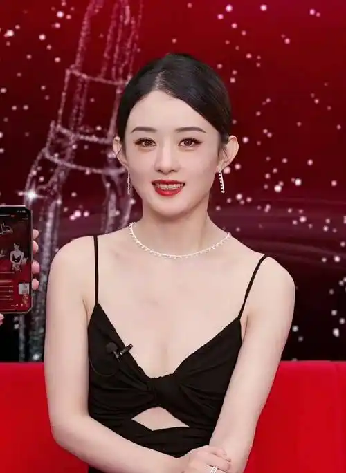 赵丽颖小黑裙直播精彩首秀,状态绝佳,尽显女神风采!_魅力_身材_黑色