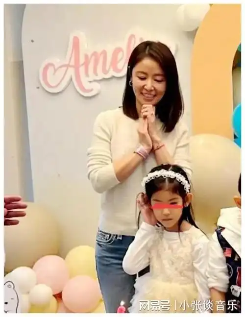 太牛!林心如晒母亲节礼物,7岁女儿全英文表白,国际学校不白上