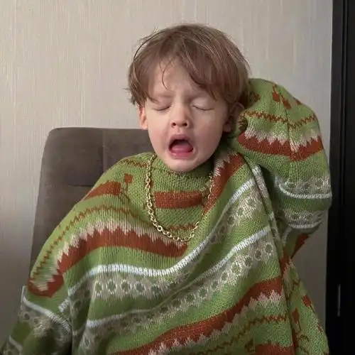 头像/鲨鱼齿小男孩