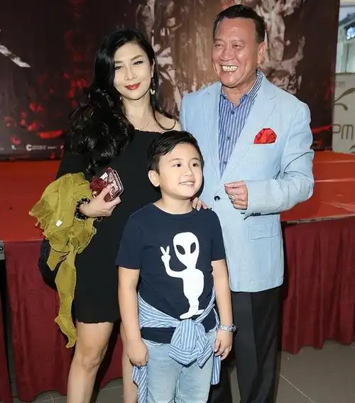 "洛阳女婿"万梓良个人资料简介个(对前妻没有愧疚,爱河南也爱小妻子)