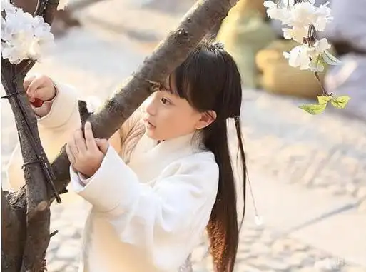 2岁出道年入百万,因甜美长相被禁止整容的刘楚恬,如今长成啥样?