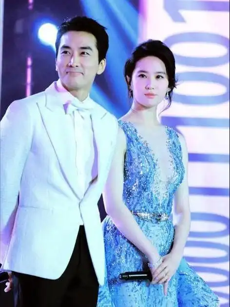 刘亦菲为何单身至今?不是没人愿意娶,看完这些照片你就知道了