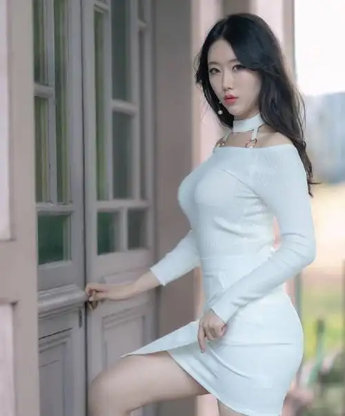 包臀裙:衡量女生身材的标准之一,勾勒出性感迷人的s曲线