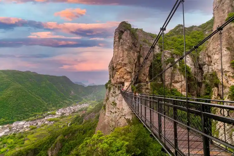 温州有座雁荡山,有山有水有乐园,夏日里的避暑胜地