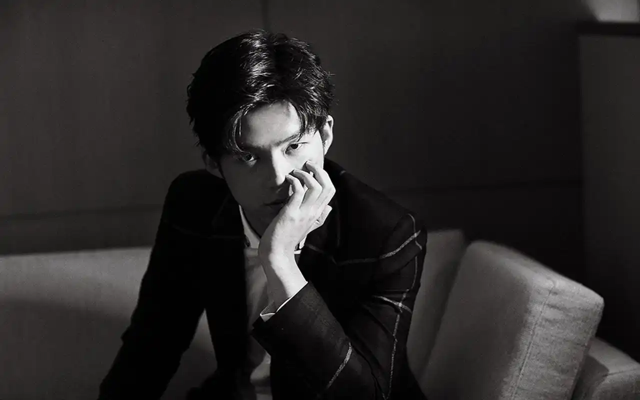 董力帅气有型西装写真图片桌面壁纸