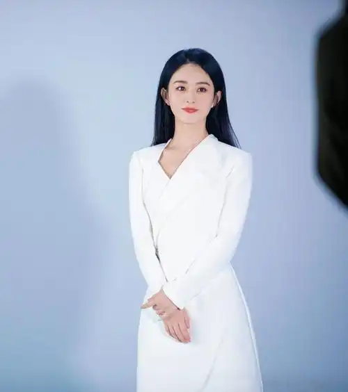 超凡脱俗赵丽颖西装裙打扮优雅迷人一双漫画腿简直美得不真实