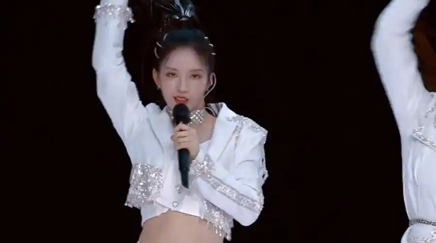 刘些宁《招牌动作》舞台直拍,不愧是舞担,这舞蹈太勾人了