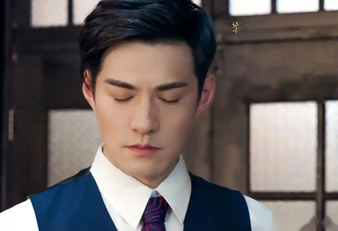 什么是邪魅狂狷 只有他能诠释! 严屹宽是冻龄男神没错了