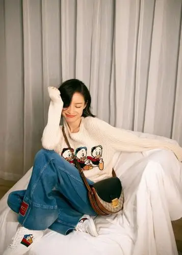 性感美女明星倪妮优雅懒散写真14