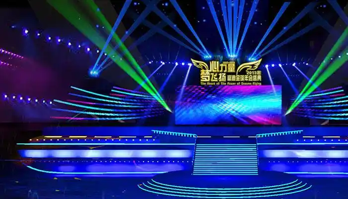 恒隆演艺告诉你一个成功的晚会舞台搭建灯光音响往往是活动的亮点