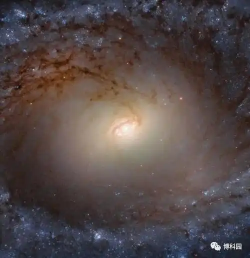 哈勃太空望远镜又出佳作:8500万光年外的螺旋星系照,很美啊!