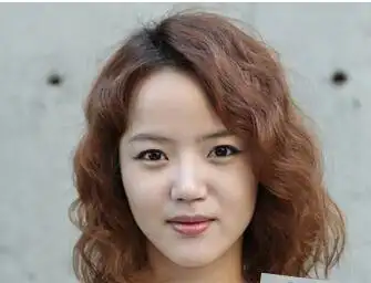 塌鼻子适合什么发型