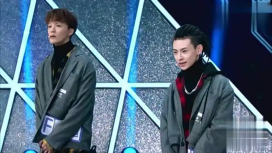 小鬼王琳凯主动上场展示舞蹈,黄明昊:小鬼好帅!