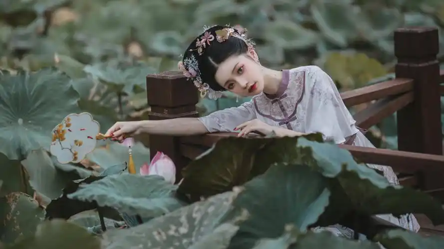 古风美女清冷淡雅唯美写真