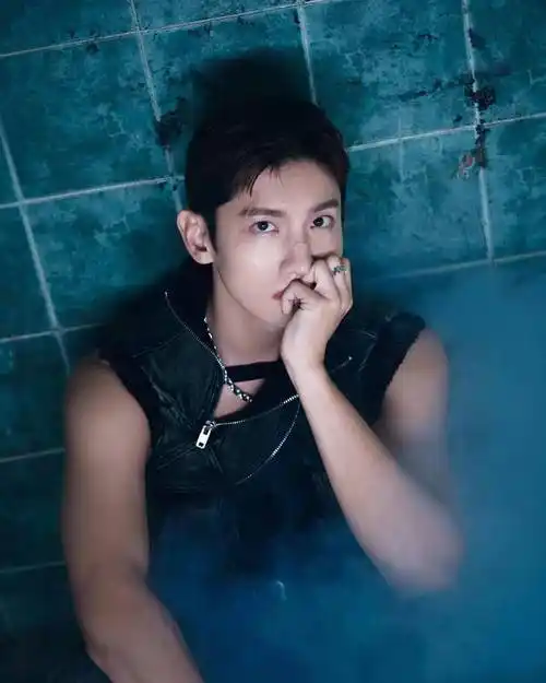 出道20年依旧是男神,东方神起回归大秀八块腹肌!_britney_布兰妮_节目