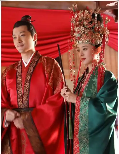 可其实早在唐宋时期就有男红女绿的说法,那时候正妻都是穿绿嫁衣进门