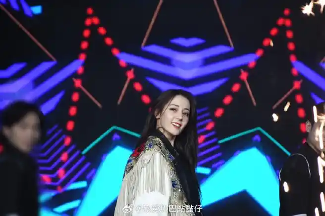 分享生日会生图  可爱又帅飒满点的巴宝@dear-迪丽热巴