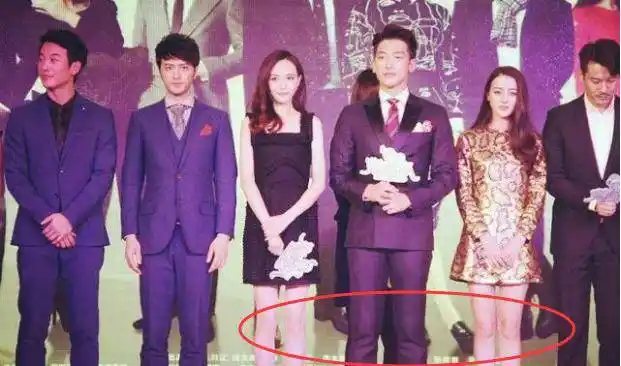 站台要三思!杨紫马思纯壮成大汉,关晓彤唐嫣成行走的身高测量仪