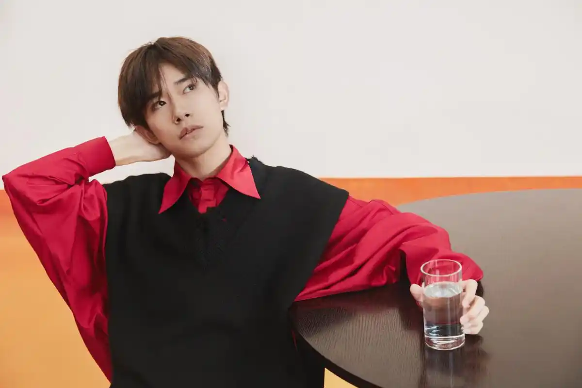 易烊千玺十九岁进阶之路开启 追梦路上继续携手共进_偶像