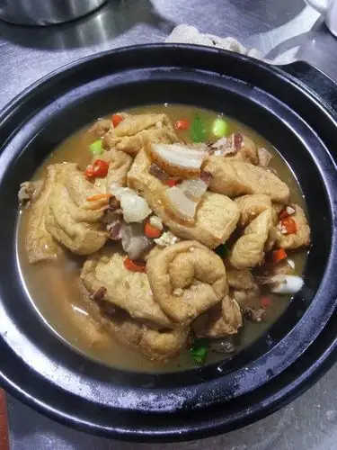 砂锅自制豆腐炖腊肉