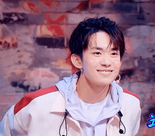 tfboys分享190603易烊千玺梨涡笑容大放送快接住这份可爱的暴击