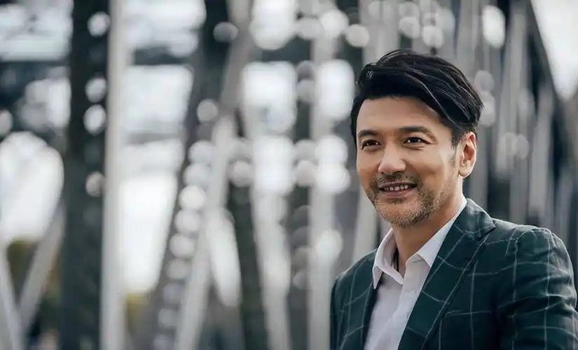 本来这8位男演员天生就是富人脸,现在都是"职业爸爸",不能演穷人了!