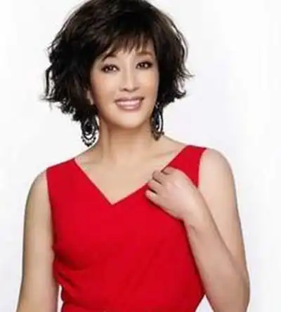 关于刘晓庆你不知道的事:春晚第一位女主持,曾坐牢,被奥巴马接见