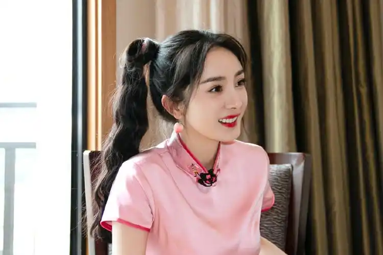 杨幂密室大逃脱性感旗袍剧照图片