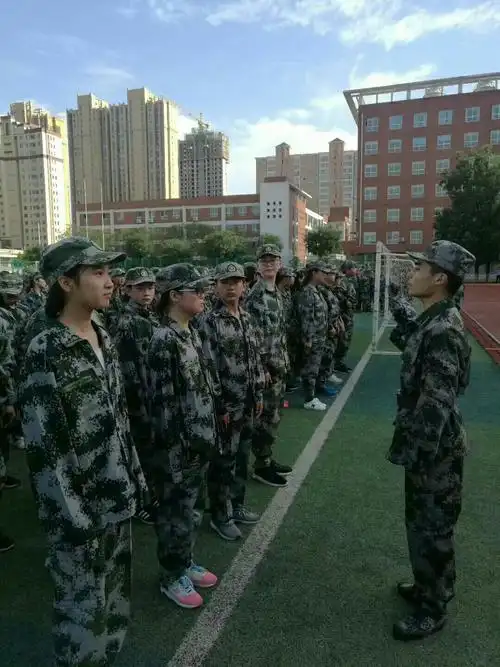 富平县实验中学七年级新生军训掠影