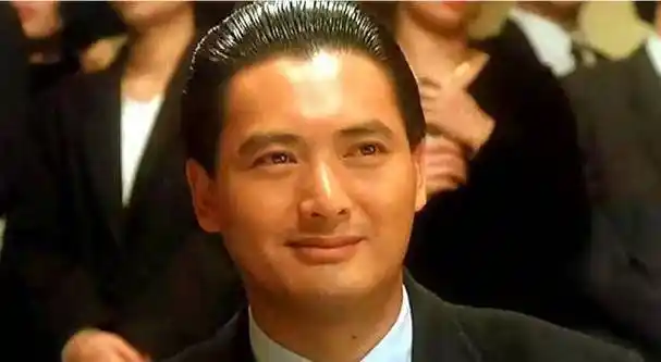 大背头算是一款"历史悠久"的经典发型,从周润发的《上海滩》火到了