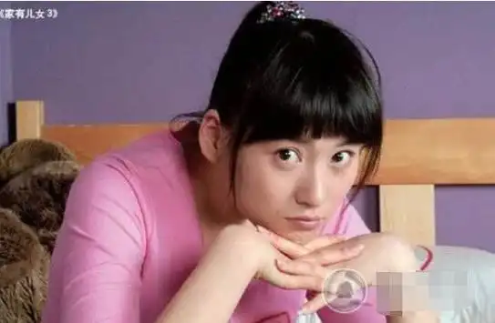 有人记得《家有儿女3》的小雪吗?当初嫌她丑,如今全网追成狗!