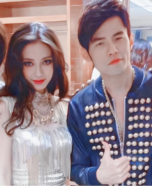 引爆舆论陈伟霆黄晓明接连沦陷事实证明杨颖才是真正人间清醒