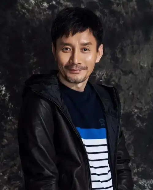 回顾演员田小洁做过汽修工逆袭成演员凭什么能娶到女神江珊