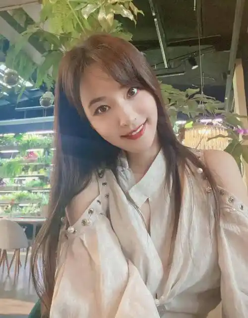 撕掉"马景涛前妻"标签,38岁吴佳尼颜值依旧,分手后气场全开!_因为_近