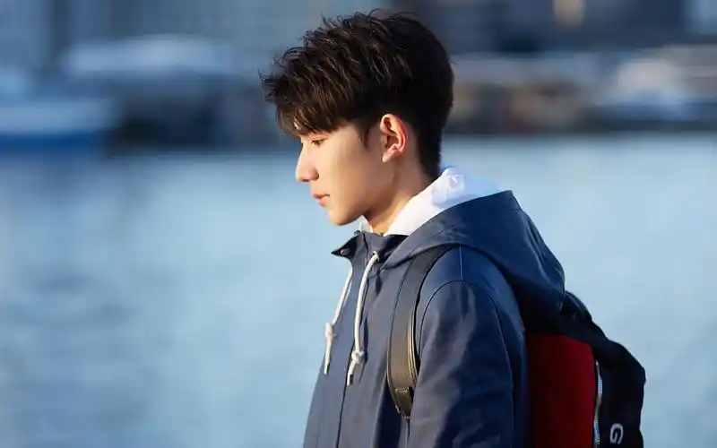 王源与女粉丝玩游戏互动,话说一半却被对方打断:不,你不能!