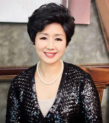 50岁中老年发型流行趋势 老年人短发卷发发型图片