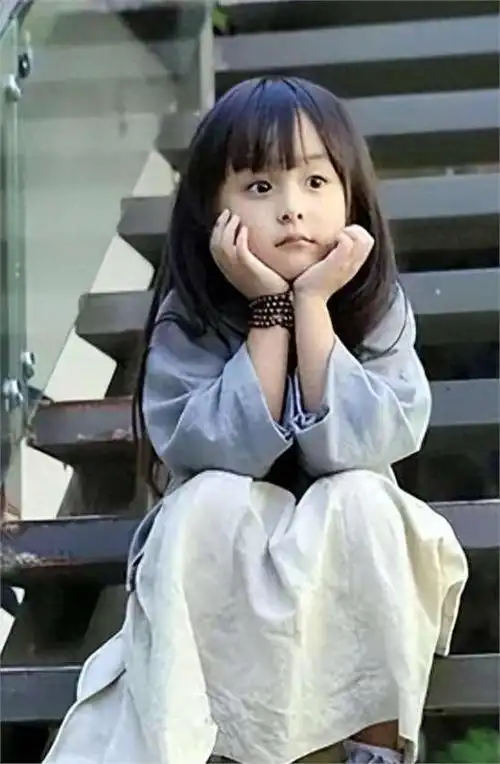 刘楚恬的父母深知娱乐圈鱼龙混杂,纷繁复杂,他们担心无法好好照顾小