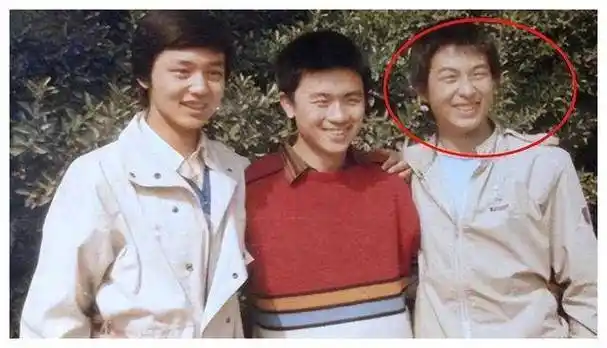 张嘉译娶身家24亿的王海燕,前妻称其软饭男,现享幸福生活.