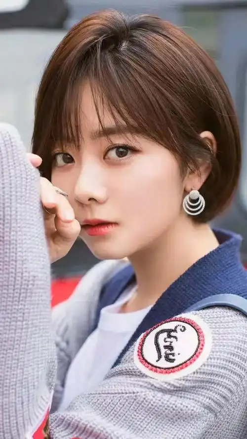 谭松韵真的是又酷又可爱长相甜美气质清纯